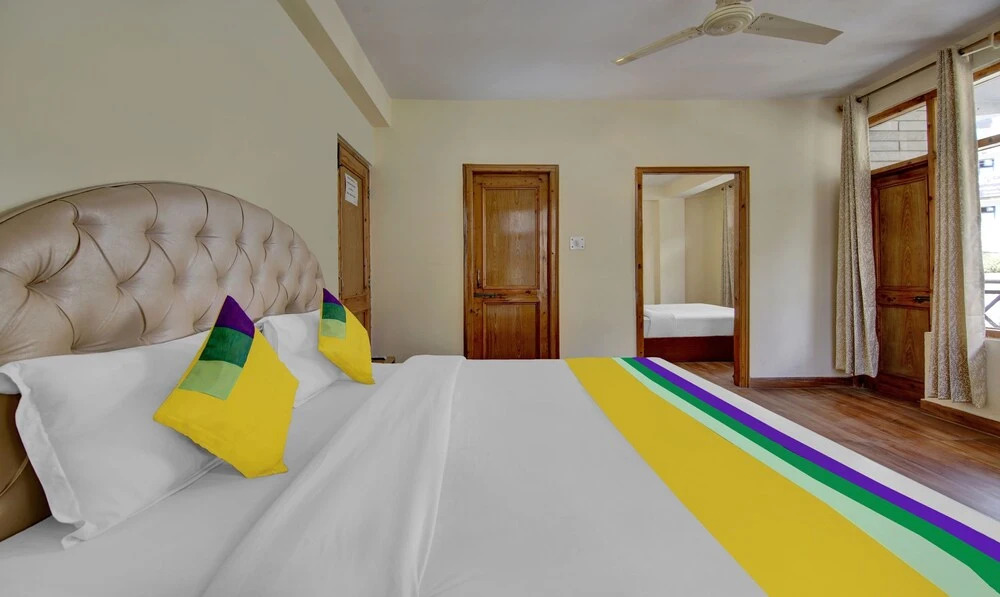Манали: Itsy By Treebo - Chichoga Holiday Inn With River View