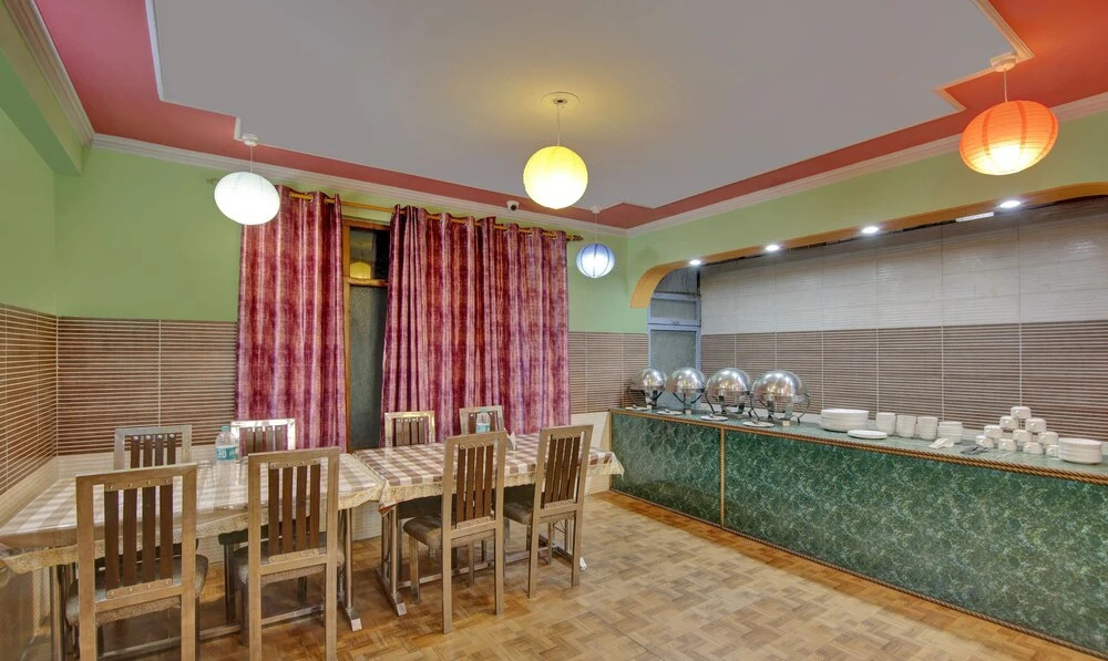 Манали: Itsy By Treebo - Chichoga Holiday Inn With River View