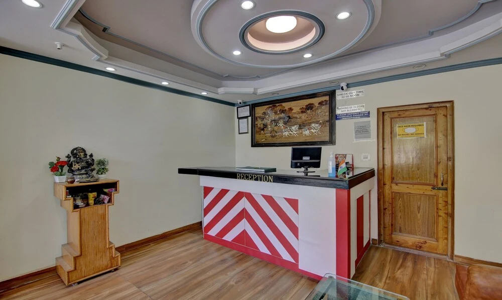 Манали: Itsy By Treebo - Chichoga Holiday Inn With River View