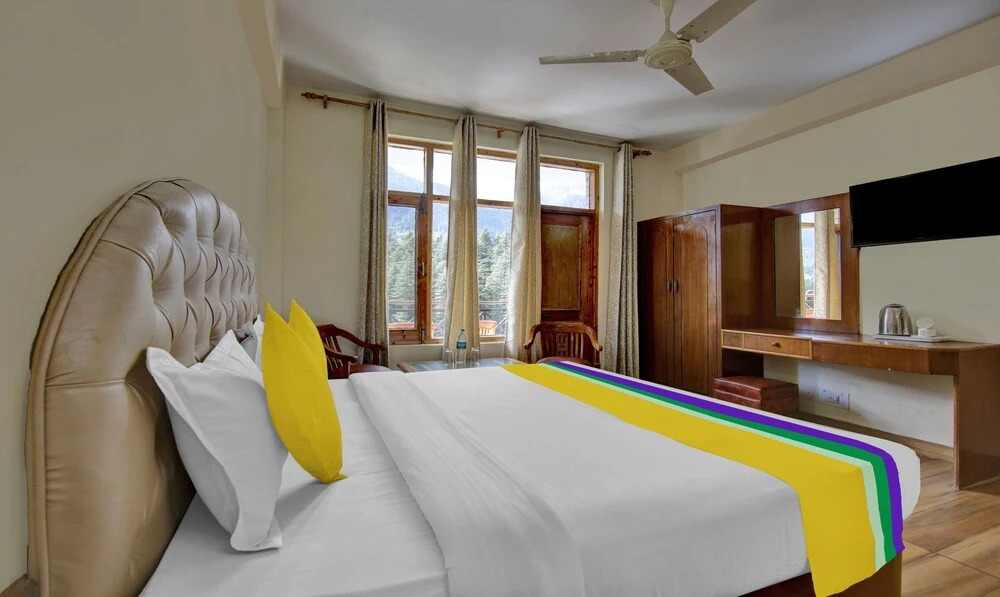 Манали: Itsy By Treebo - Chichoga Holiday Inn With River View