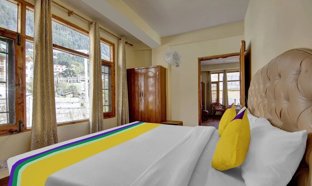 Манали: Itsy By Treebo - Chichoga Holiday Inn With River View