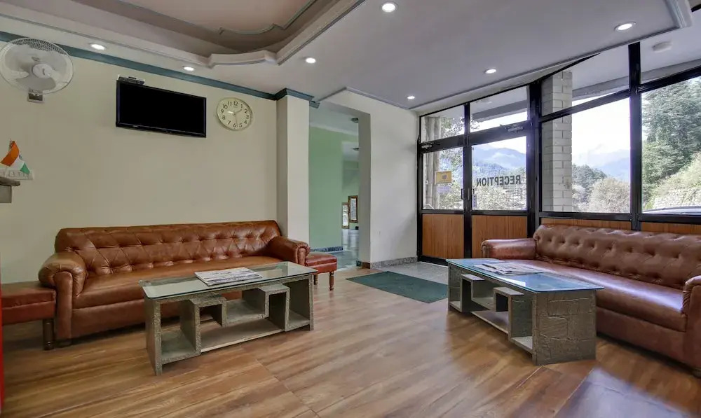 Манали: Itsy By Treebo - Chichoga Holiday Inn With River View