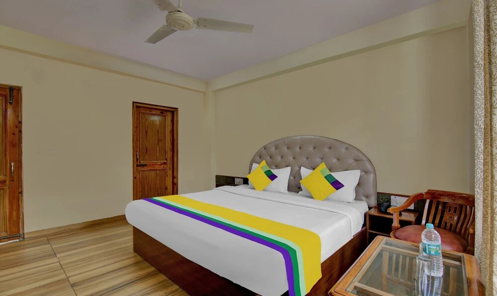Манали: Itsy By Treebo - Chichoga Holiday Inn With River View