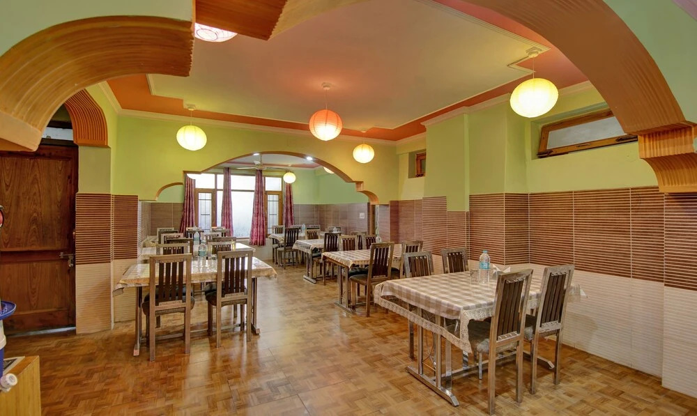 Манали: Itsy By Treebo - Chichoga Holiday Inn With River View