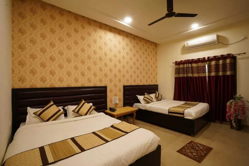 Райпур: Hotel Rajwada Resort
