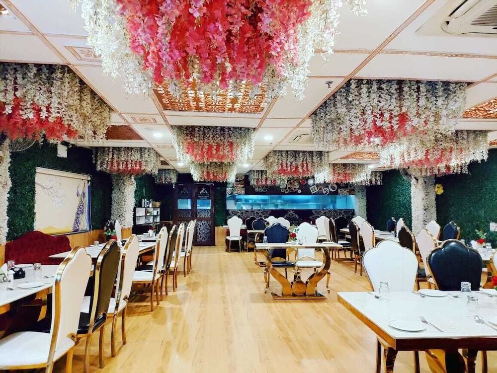 Райпур: Hotel Rajwada Resort