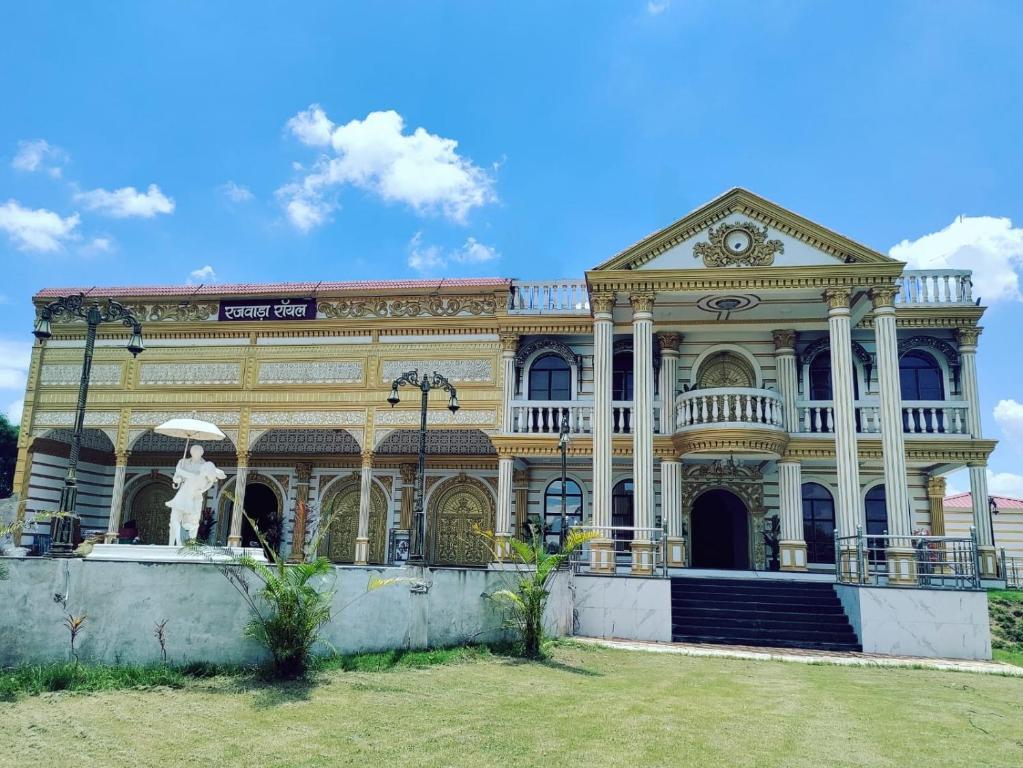 Райпур: Hotel Rajwada Resort