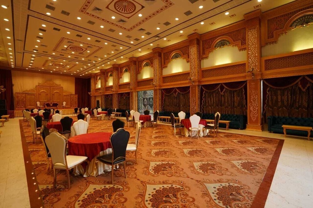 Райпур: Hotel Rajwada Resort