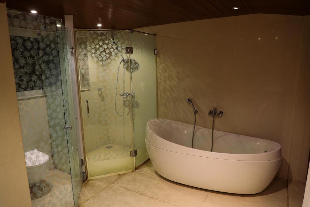 Верем: White Pearl Suites by Rosetum
