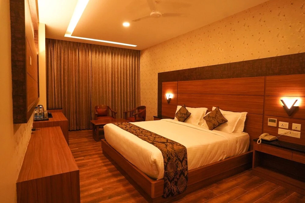 Особая экономическая зона Mahindra World City: V Five Hotel