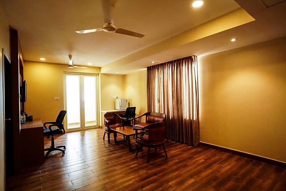 Особая экономическая зона Mahindra World City: V Five Hotel