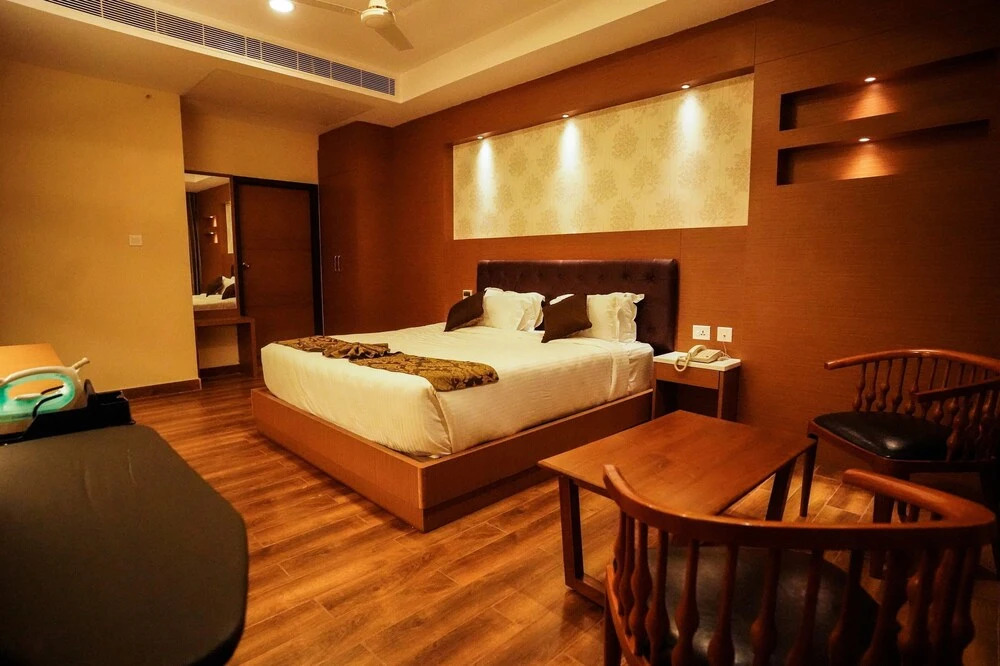 Особая экономическая зона Mahindra World City: V Five Hotel