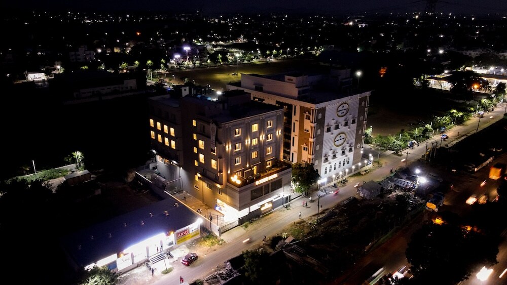 Особая экономическая зона Mahindra World City: V Five Hotel