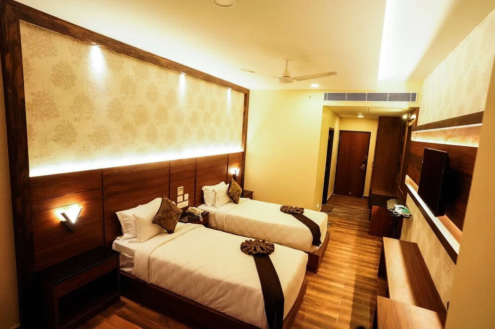 Особая экономическая зона Mahindra World City: V Five Hotel