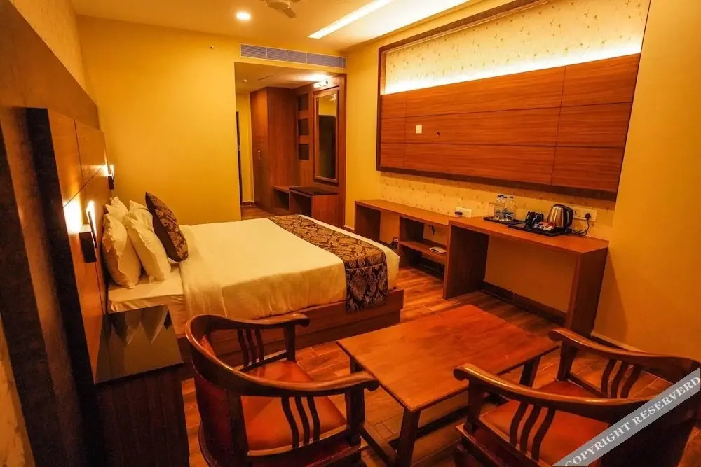 Особая экономическая зона Mahindra World City: V Five Hotel
