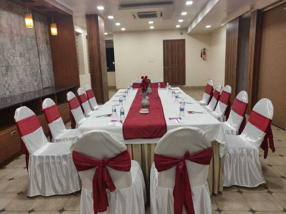 Бхагалпур: Chinmaye Inn
