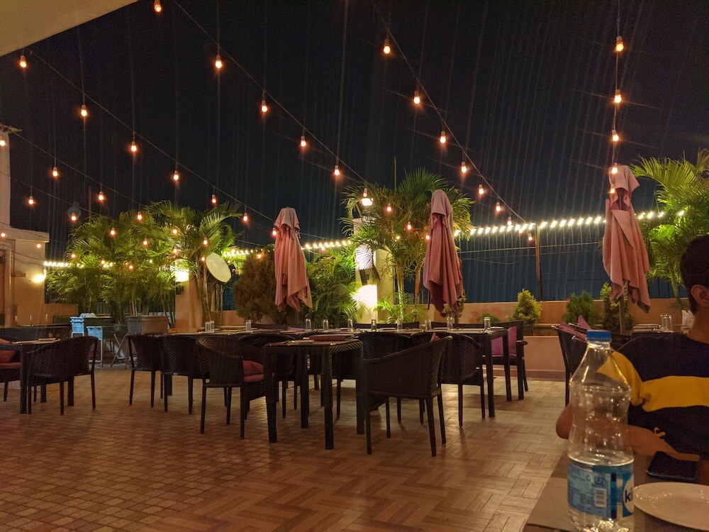 Бхагалпур: Chinmaye Inn