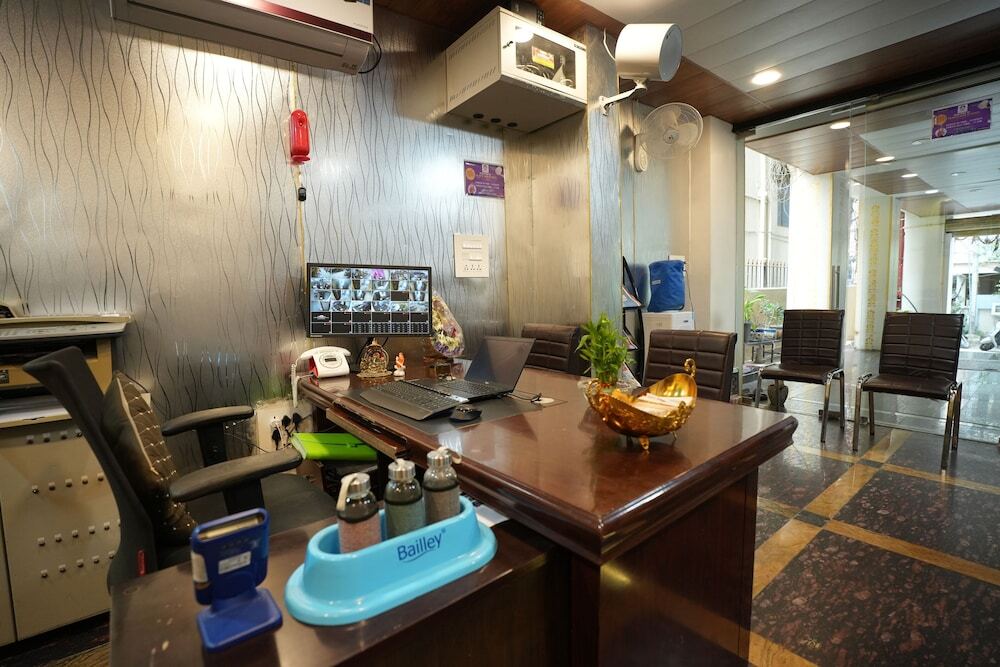 Хидерабад: K N Gupta Group Of Hotel Castle
