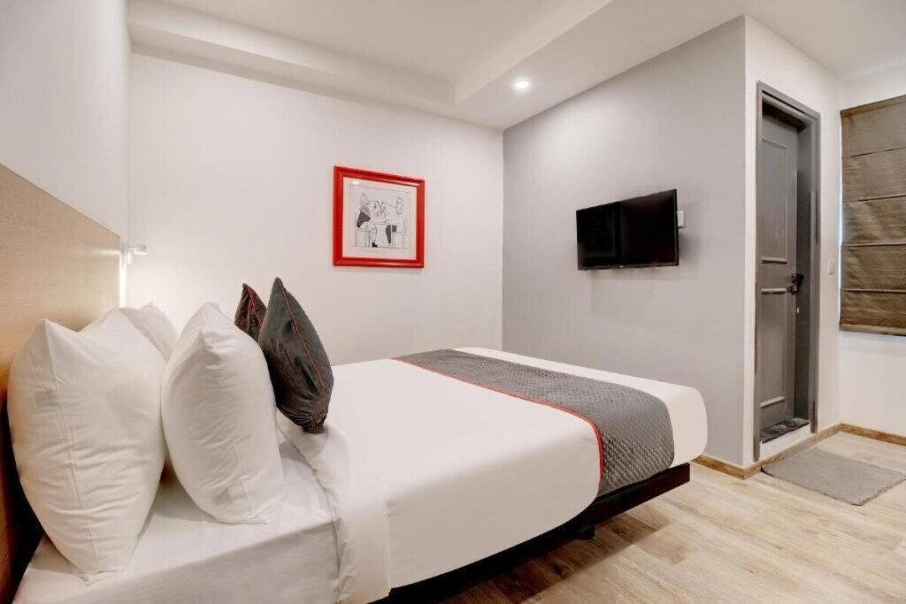Вадодара: Hotel Royal Comfort by Playsales