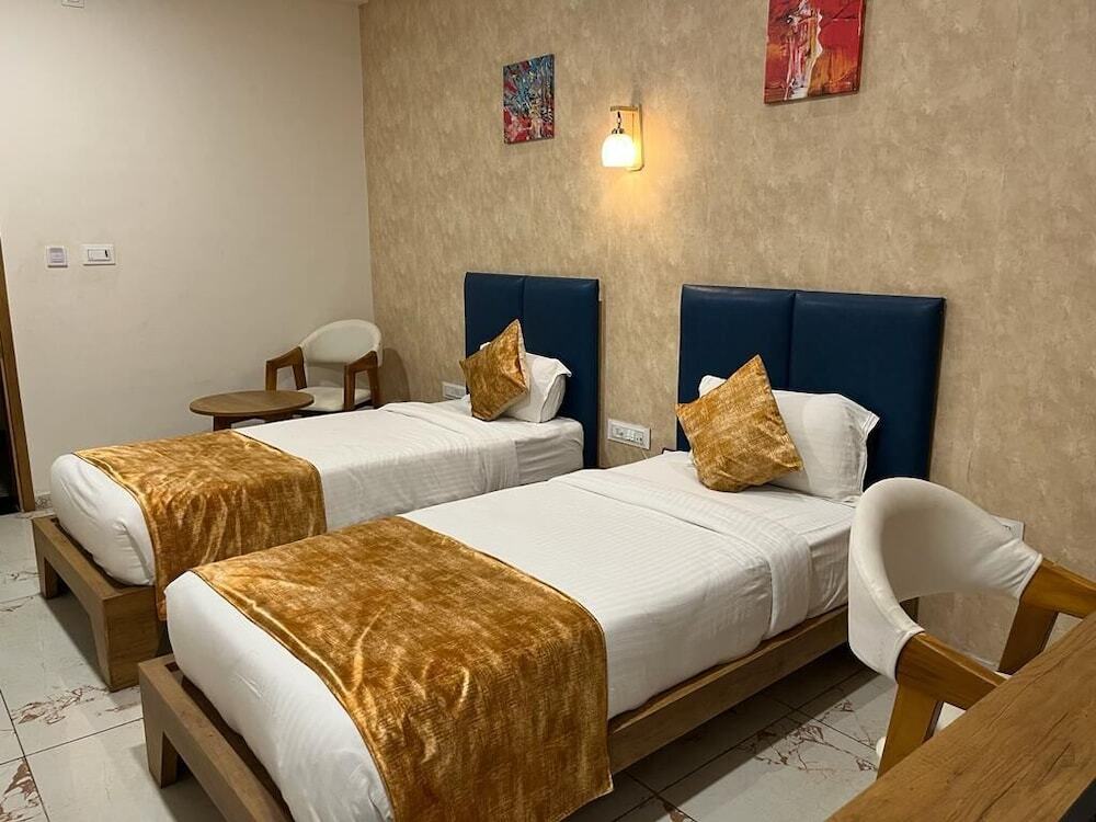 Моти Хавди: Click Hotel Tulsi