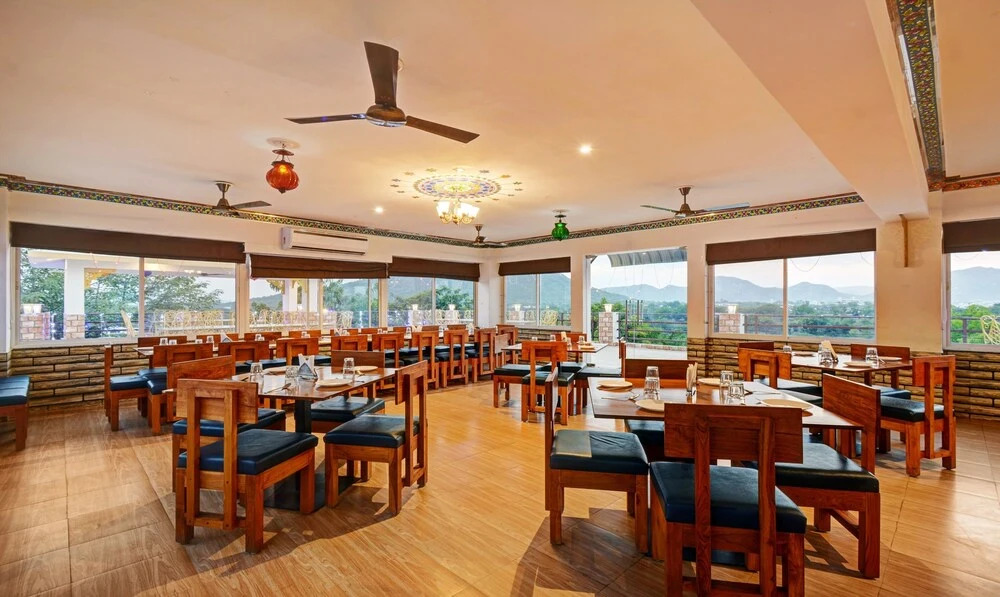 Удаипур: Treebo Trend The Lavit Malhar With Mountain View