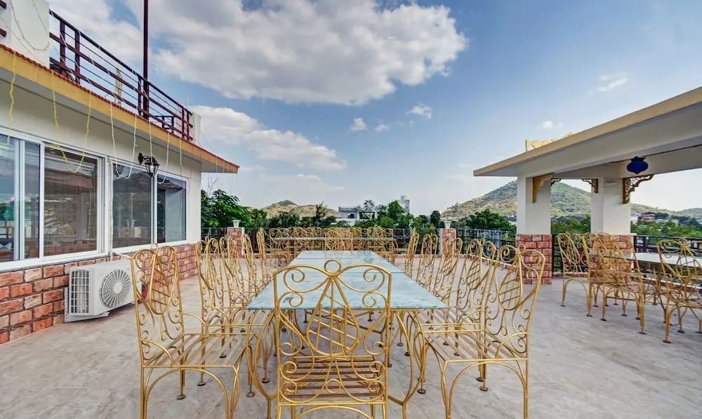 Удаипур: Treebo Trend The Lavit Malhar With Mountain View