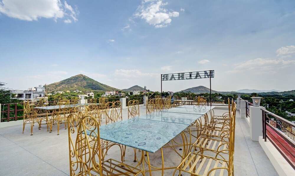 Удаипур: Treebo Trend The Lavit Malhar With Mountain View