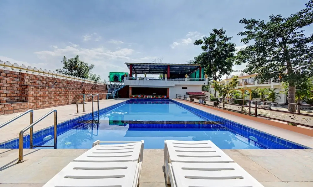 Удаипур: Treebo Trend The Lavit Malhar With Mountain View