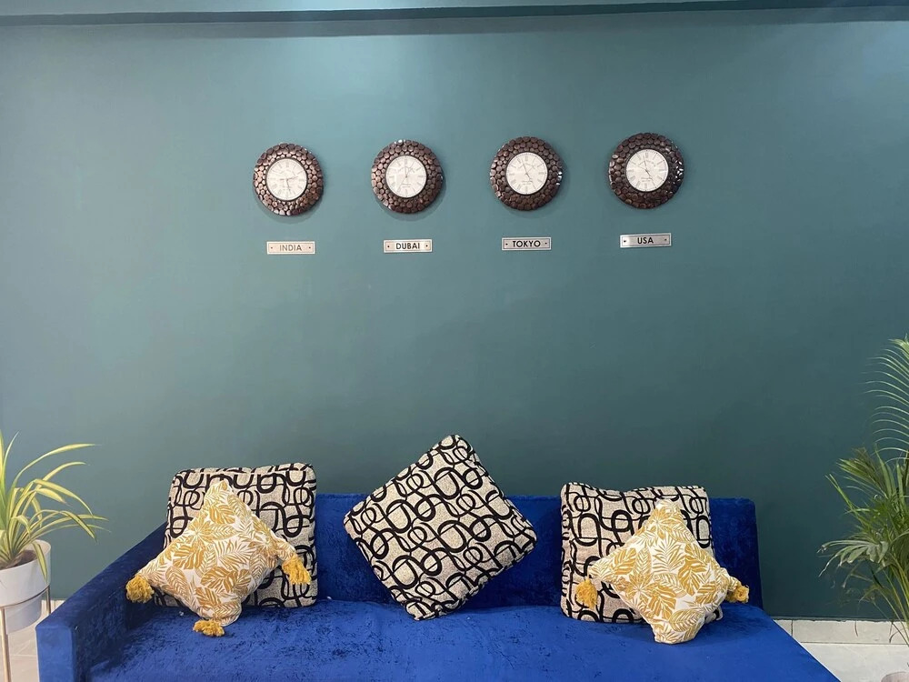 Гуруграм: Pause LAVISH Living Gurgaon