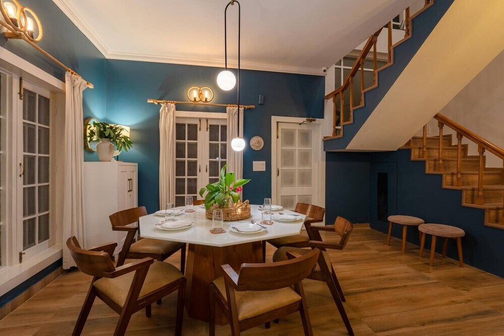 Массури: An Immaculate And Warm 4-bedroom Villa With A Pool
