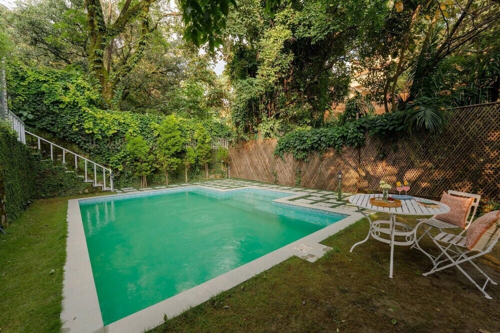 Массури: An Immaculate And Warm 4-bedroom Villa With A Pool
