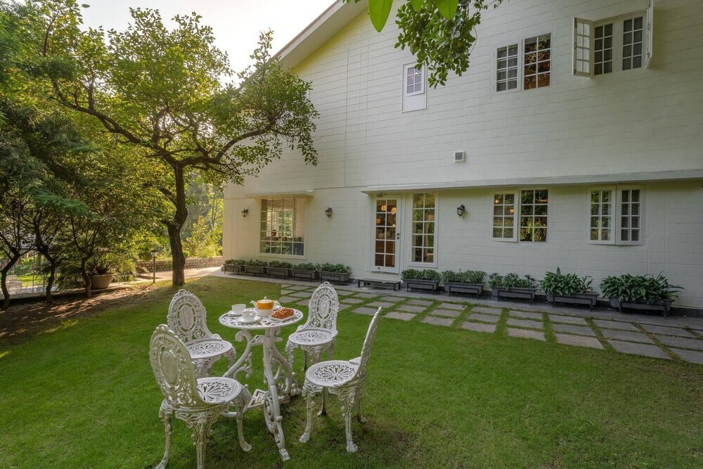 Массури: An Immaculate And Warm 4-bedroom Villa With A Pool