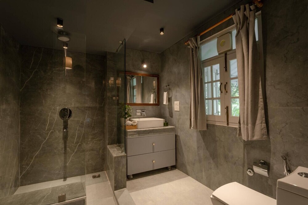 Массури: An Immaculate And Warm 4-bedroom Villa With A Pool