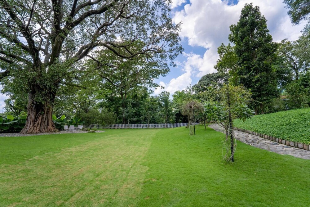 Массури: An Immaculate And Warm 4-bedroom Villa With A Pool