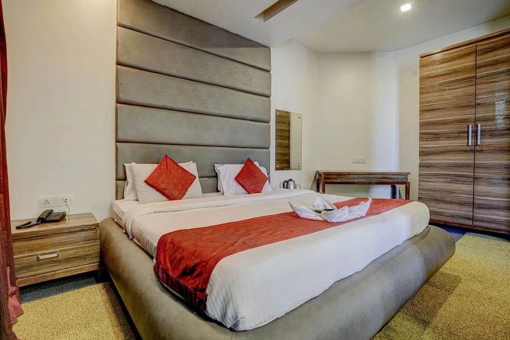 Тхане: Hotel RR Suites - Near LODHA Xperia Mall