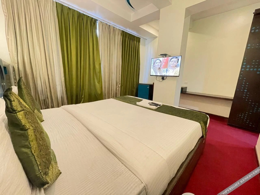 Тхане: Hotel RR Suites - Near LODHA Xperia Mall