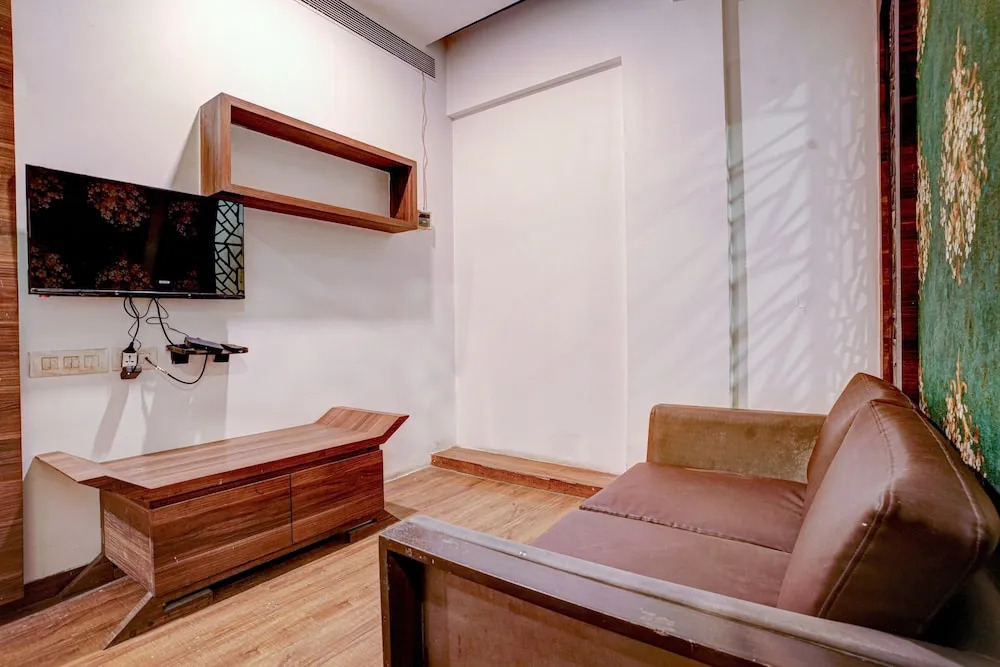 Тхане: Hotel RR Suites - Near LODHA Xperia Mall