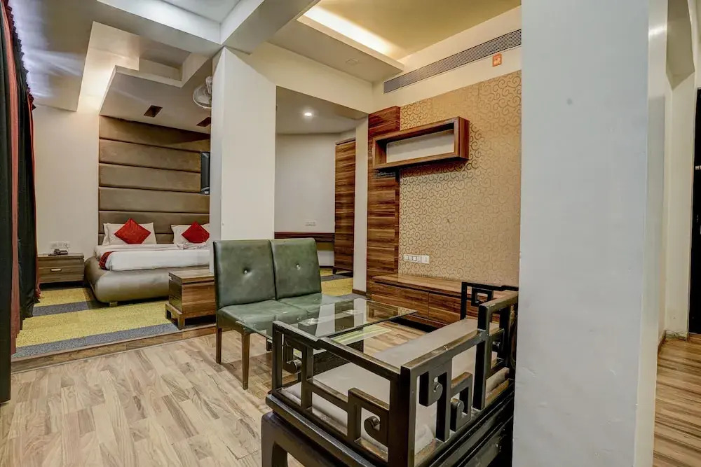Тхане: Hotel RR Suites - Near LODHA Xperia Mall