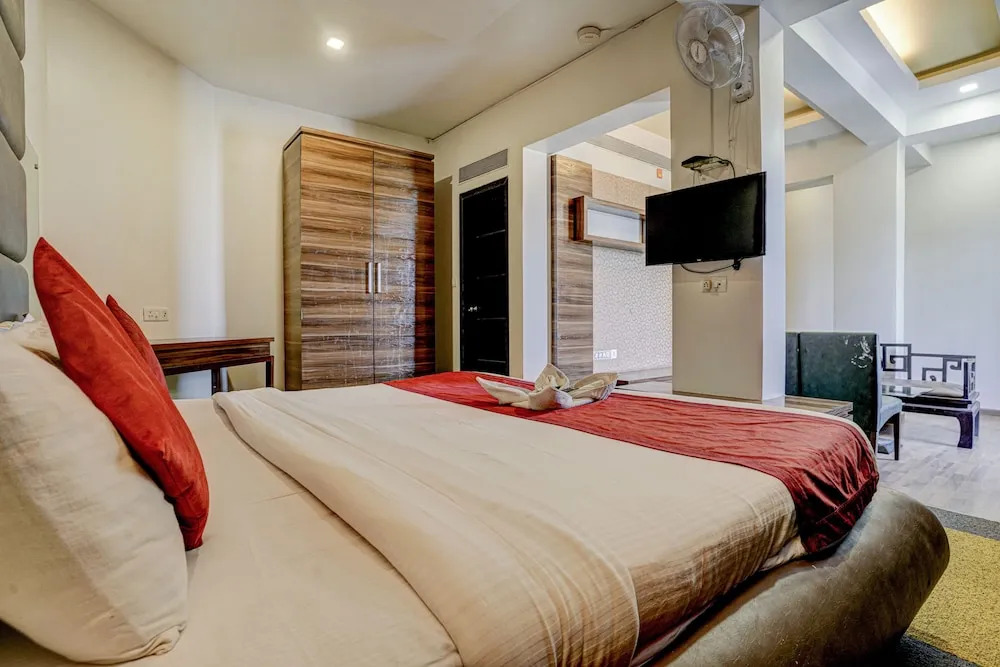 Тхане: Hotel RR Suites - Near LODHA Xperia Mall