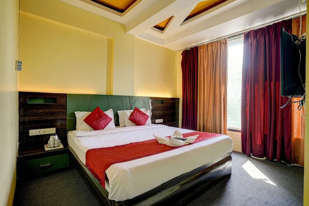 Тхане: Hotel RR Suites - Near LODHA Xperia Mall