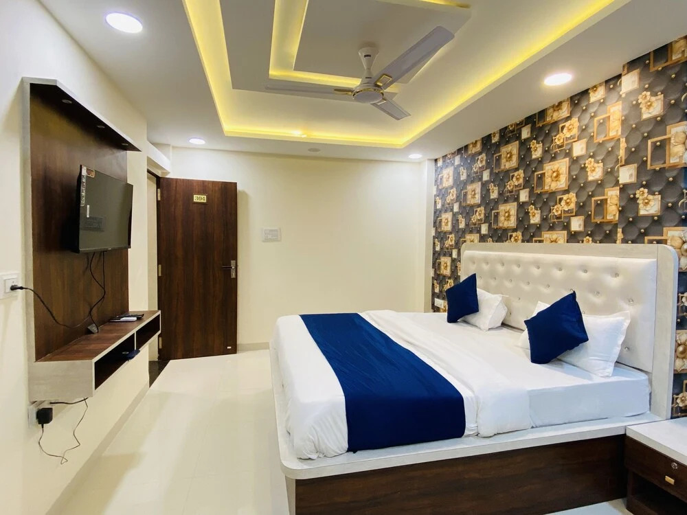 Индаур: Aceotel Resorts 7th Cloud