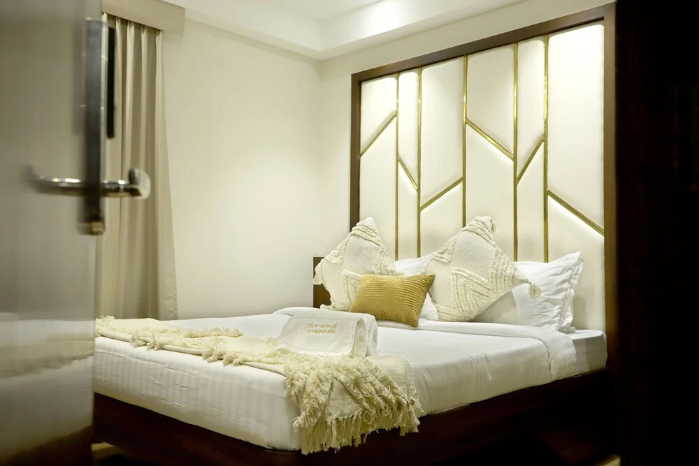 Индаур: Aceotel Resorts 7th Cloud