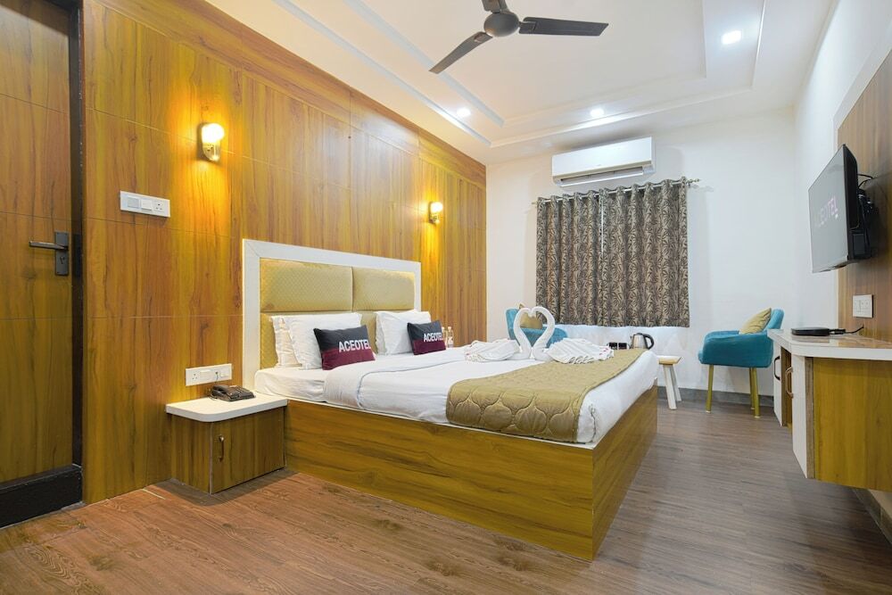 Индаур: Aceotel Resorts 7th Cloud