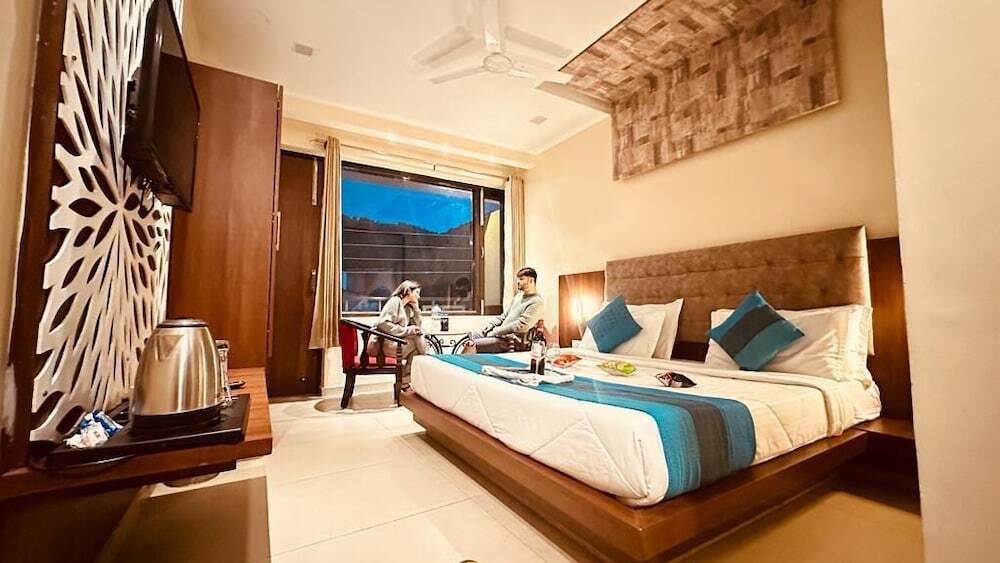 Чамба: The White Orchid Dalhousie