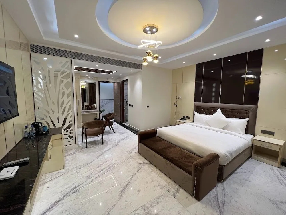 Большая Нойда: Lime Tree Hotels & Banquet Greater Noida