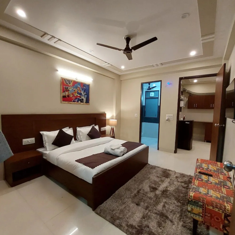 Гуруграм: The Lodgers Two BHK serviced Apartment