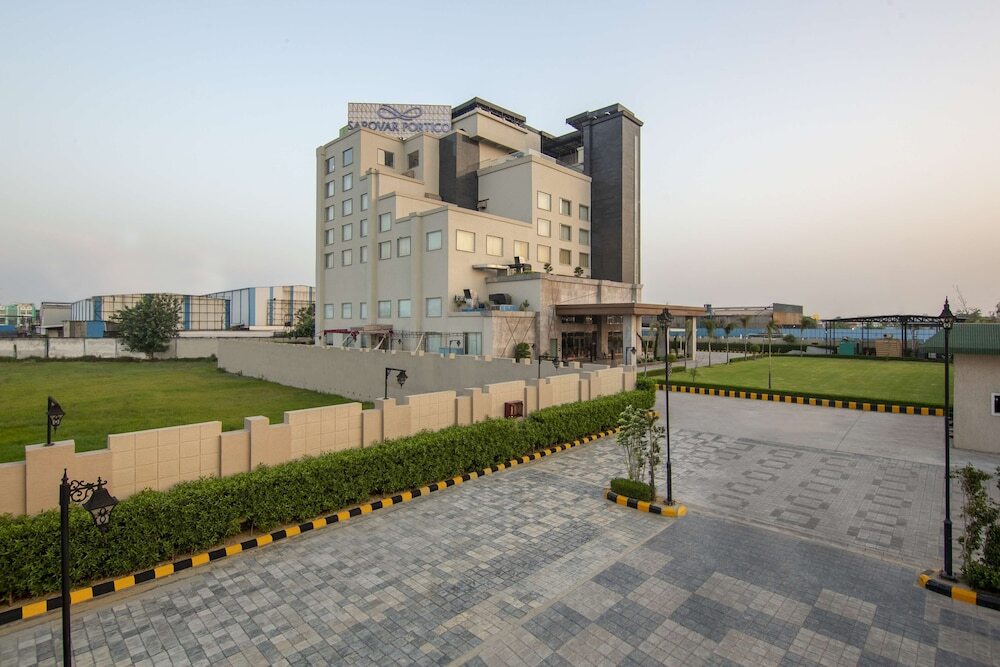 Алипур: Sarovar Portico Sonipat
