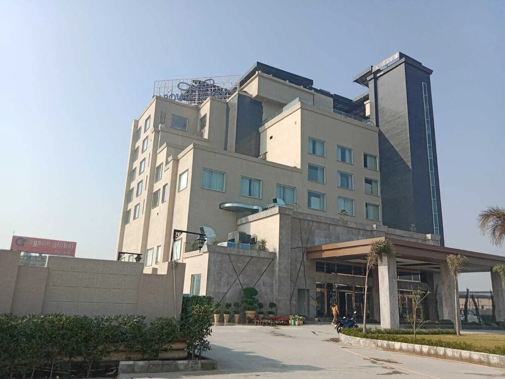 Алипур: Sarovar Portico Sonipat