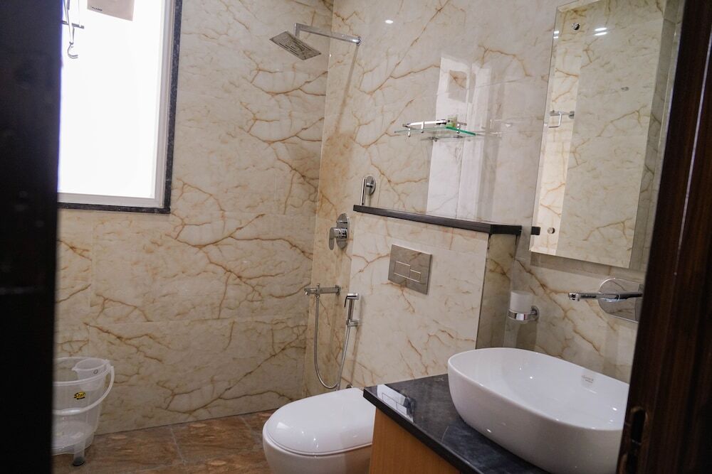 Гуруграм: Lime Tree 2 Bhk Apartment Golf Course