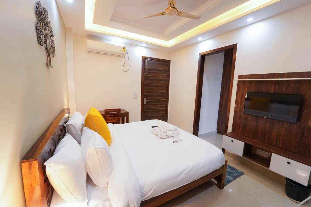 Гуруграм: Lime Tree 2 Bhk Apartment Golf Course
